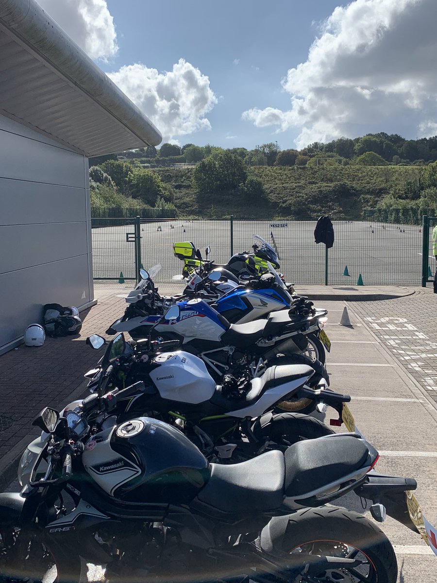 SurepassRT's tweet photo. Sorry, are we taking up too many spaces!? #bmwgs1250hp #bmwgs850 #hondanc750 #motorcycletraining #das #testsuccess #dastraining #plymouth #awesometeam #testtime #z650  #er6n #officeviews #summerishere https://t.co/ExXtEHWpEh