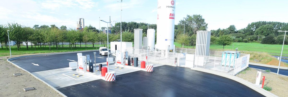 umepfederation's tweet photo. 📡Après 3 ans de travail collaboratif pour le développement du #GNV, UMEP et ses partenaires sont heureux d'annoncer le lancement de la 1ère station GNV pour les Transporteurs Routiers au #HAVRE ! ⛽️🚚🚛
#UnitedKnowHow #transitionénergétique #lh #portduhavre #mobilité #axeseine https://t.co/RuEGOJqjMr