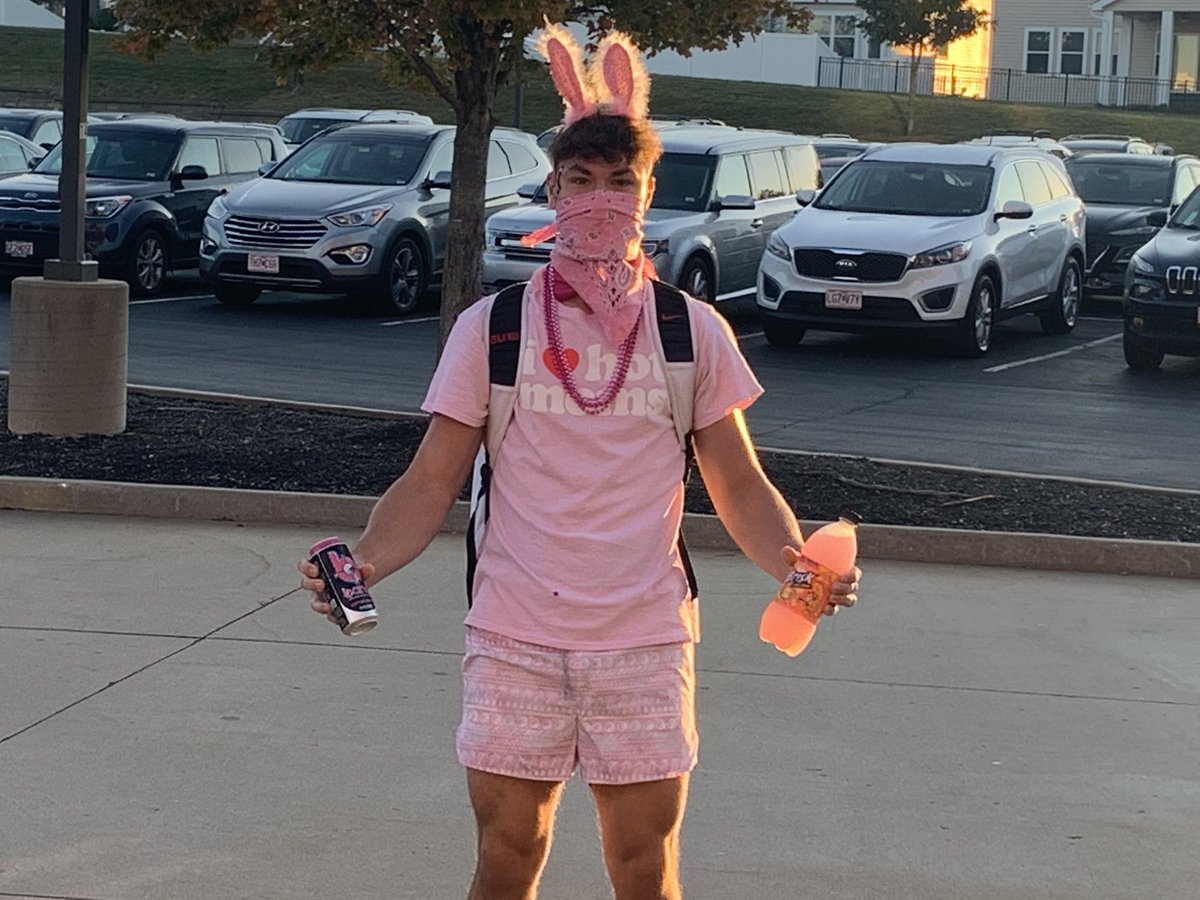 ZumEastHigh's tweet photo. Who’s got spirit?  FZE DOES!  #FZEHOCO2020 https://t.co/BpgCVaO7Ij