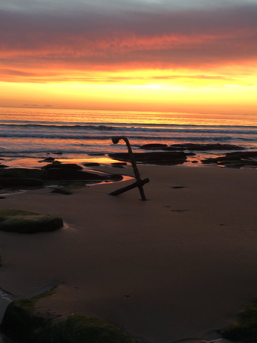 Wilco04's tweet photo. Perfect way to start the day 
#embo #home #embobeach https://t.co/t03BrgKGuj
