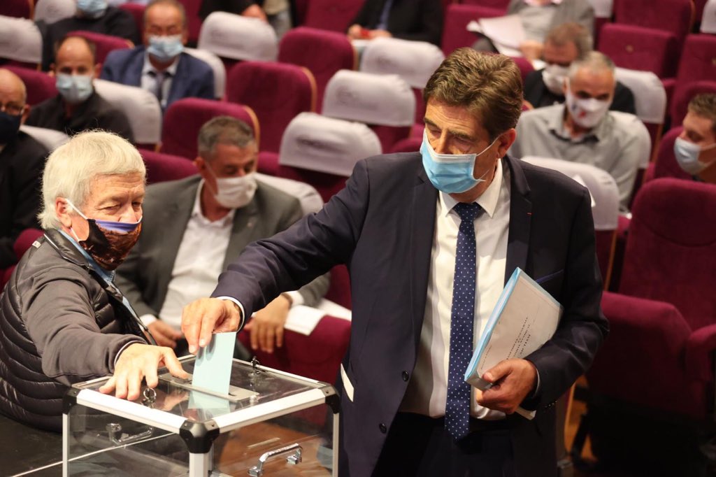 ca_ginesy's tweet photo. Je tiens à remercier chaleureusement les membres du comité du @SICTIAM_FR de m’avoir réélu Président à l’unanimité. 

Vous le savez, mon engagement pour le développement #numérique et l’#innovation dans notre territoire est total. Merci de votre confiance renouvelée! https://t.co/rqB6Wk1ZzS
