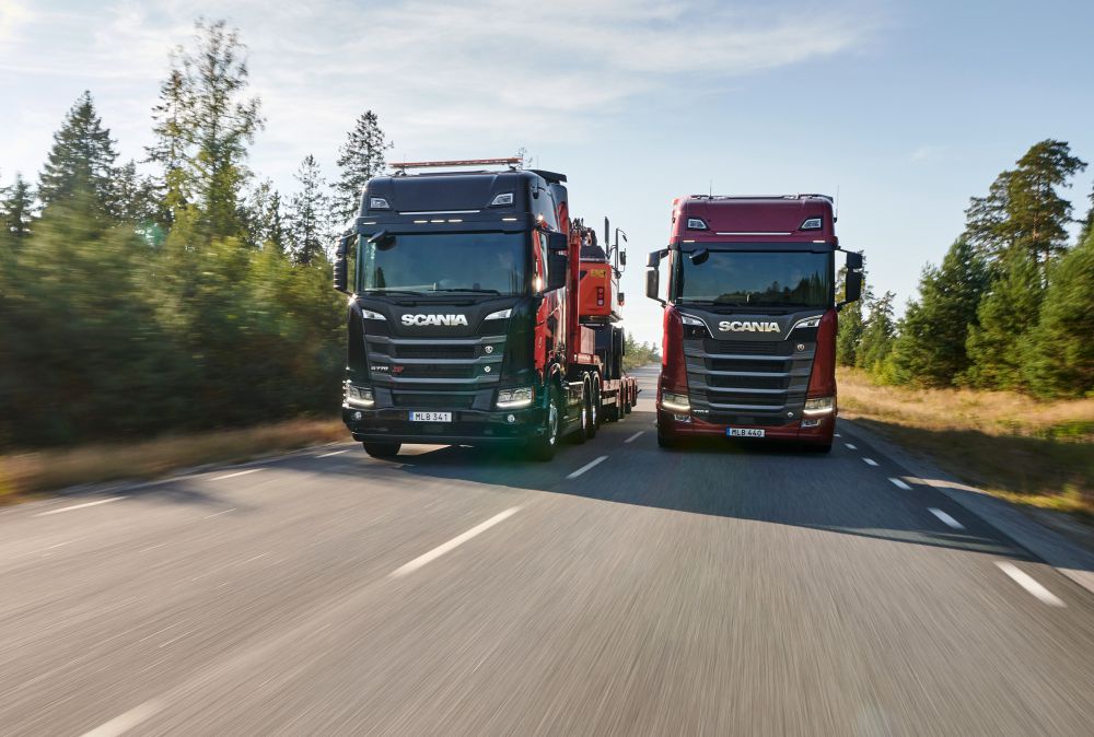 PortalEstrada's tweet photo. Scania lança motor V8 com até 770 cv na Europa

A Scania superou a Volvo e passou a oferecer o caminhão produzido em série mais potente do mundo. Até então esse posto pertencia ao Volvo FH 16 750, com um motor de 16 L com potência de 750 cv.

https://t.co/bBmUCZRz6T https://t.co/zFxtYzH8GM