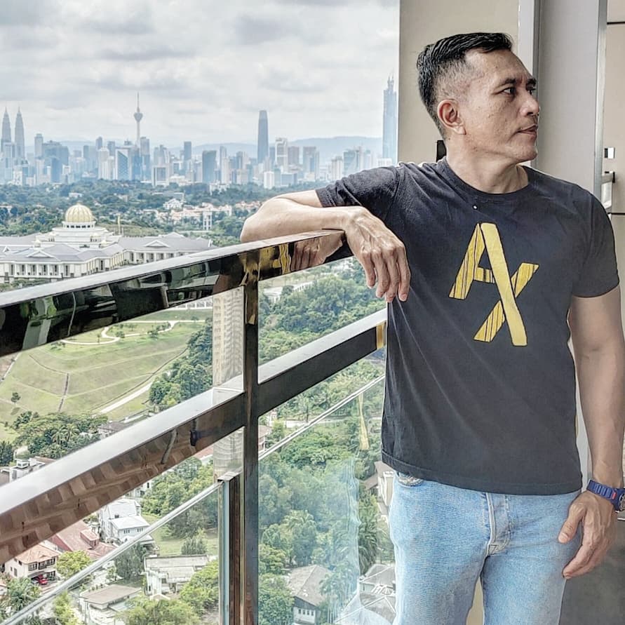 AbangOmar's tweet photo. Seindah Biasa 

#selflove #rewardmyself #shortvacay 
#sky #adventure #viewsfordays #picoftheday #summer #share #views #outdoors #travelgram #niceview #photo  #wanderlust #beauty #clouds #istananegara #menarakl 
#petronastwinstower #kualalumpur 
#dorsetthartamas #cuticutimalaysia https://t.co/NTCvjxJYf6