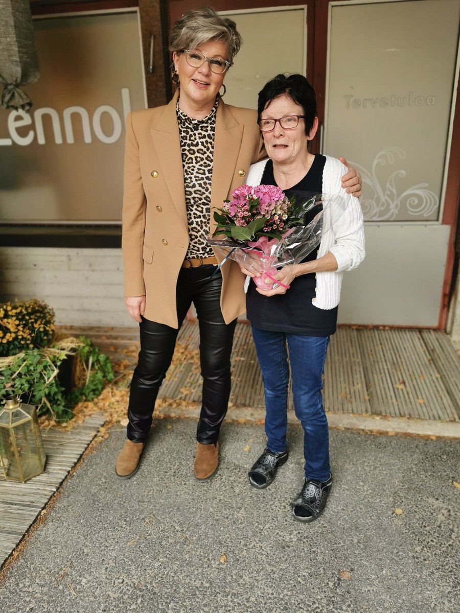 Saattelimme tänään ihanan Sirpan ansaituille eläkepäiville. Kiitos 24 vuodesta! #lennol #työtäsuomesta #Avainlippu #yrittäjyys