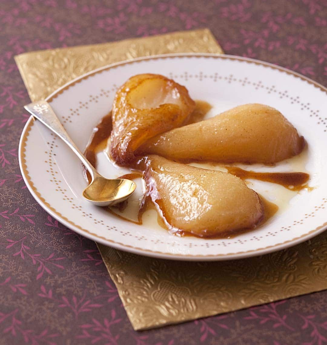 Pas de prise de tête pour cette recette de poires tout simplement rôties à la vanille. Ce dessert, facile et rapide à faire, plaît à tous les coups. On peut y associer une boule de glace vanille, ou encore un émietté de biscuits. Bon appétit ! buff.ly/2FS8SXv