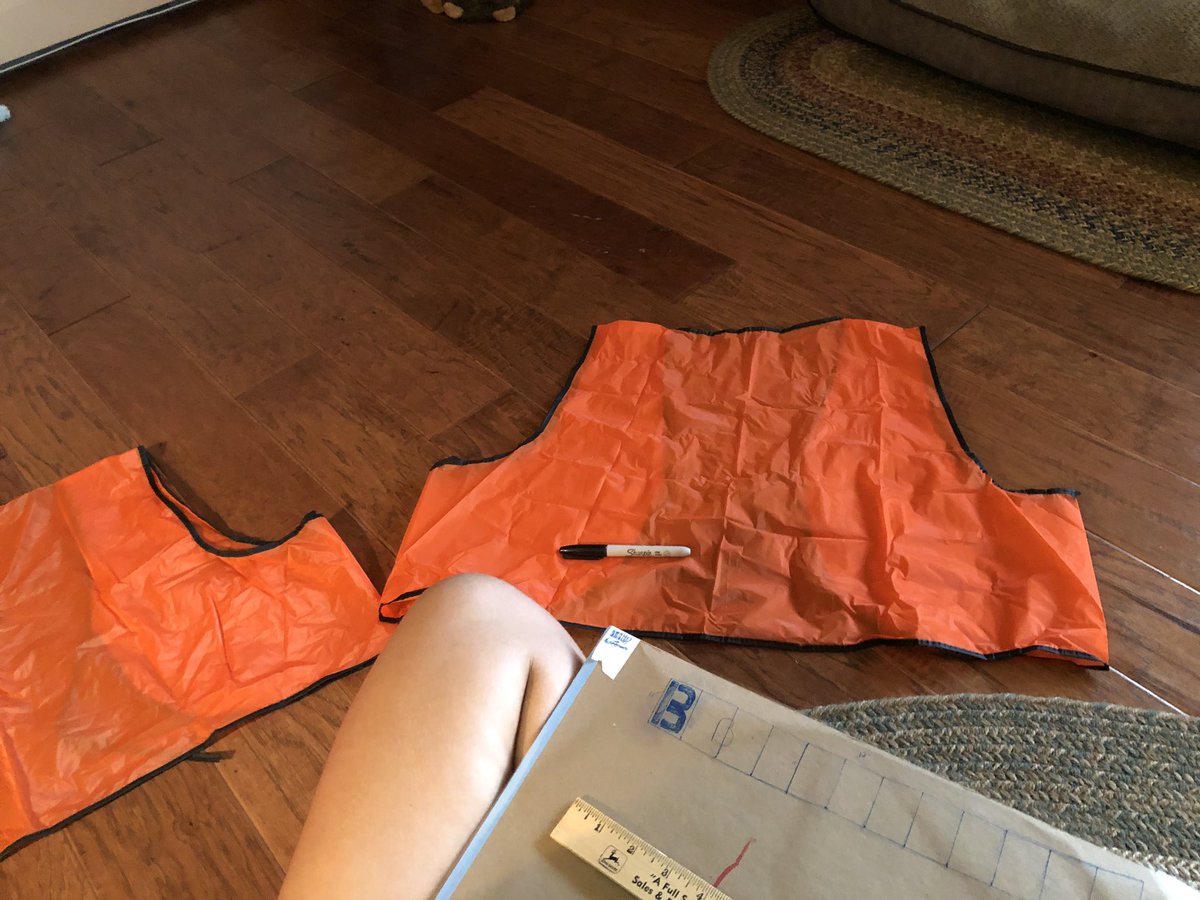 Patch_The_Medic's tweet image. Rainy day, makin safety gear for field work!! :D #AlgaeTime #fieldworkwithfrens