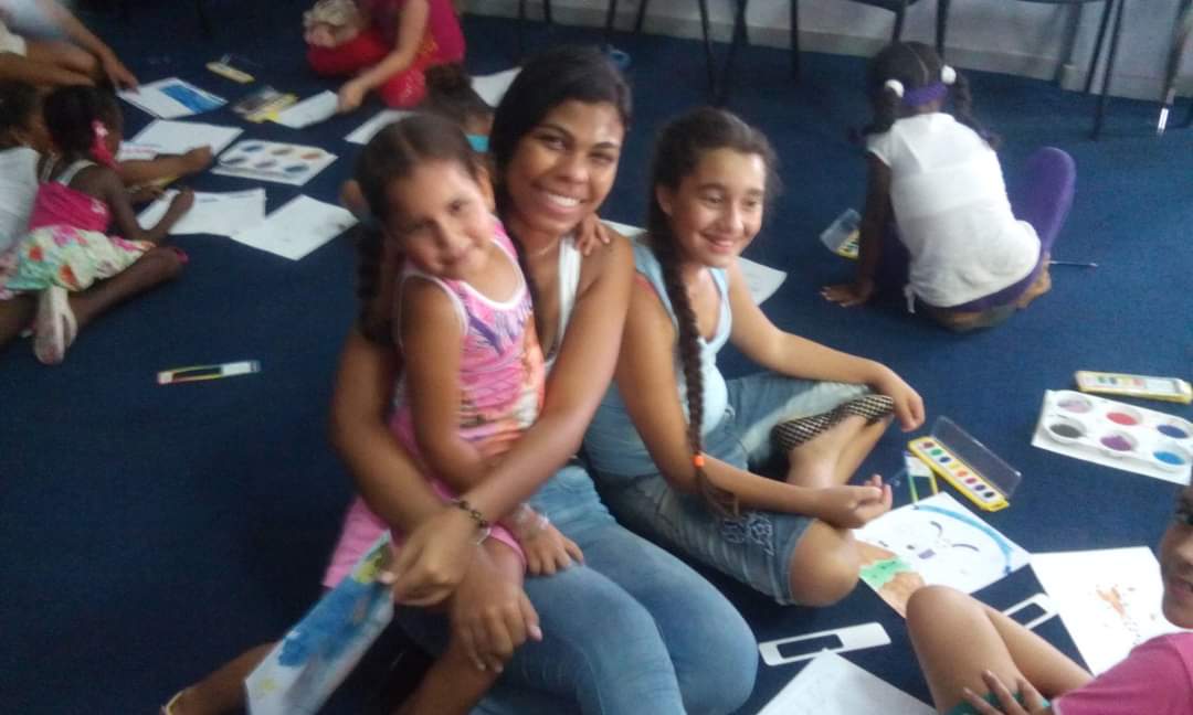 CairoOrtega's tweet photo. Recuerdos de mi participación en el #ProyectoSocial #artistsmakingchanges en #Romerillo. Enseñando a los niños de la comunidad el amor hacia las #artes. https://t.co/hRKJWZnebW