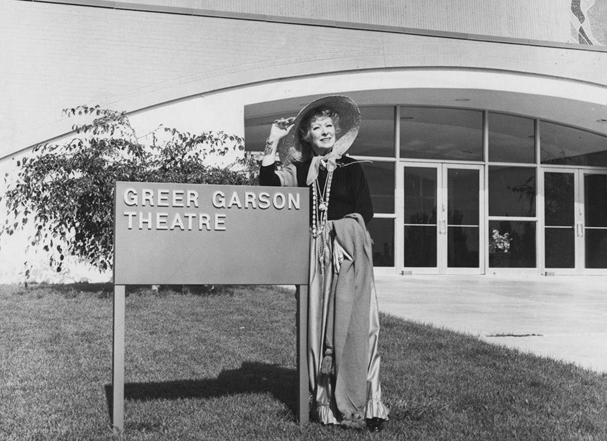In later years,  #GreerGarson devoted much of her time to philanthropic efforts including donating funds for construction of the Greer Garson Theatres at both the College of Santa Fe and SMU's Meadows School of the Arts ( @smumeadows). #TCMParty  #BornOnThisDay  #BOTD