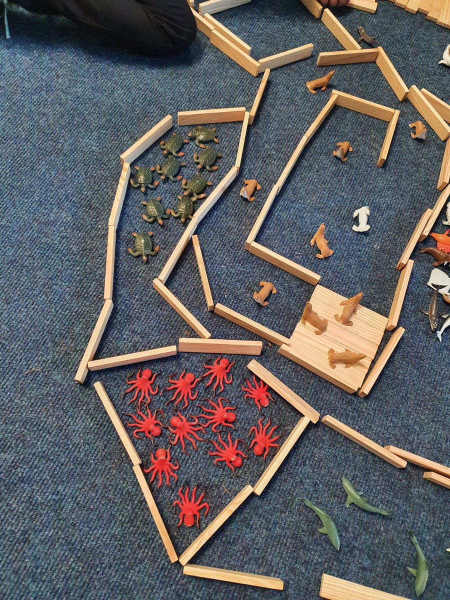 MrsH_84's tweet image. Today we had an aquarium @DrakiesPS with a cafe!Heard a child say "without food they won't survive" so they started 'feeding' the animals. Some animals escaped but luckily the park keepers got them back. Could listen to these children all day! #play #probsolving #play4p1 #kapla