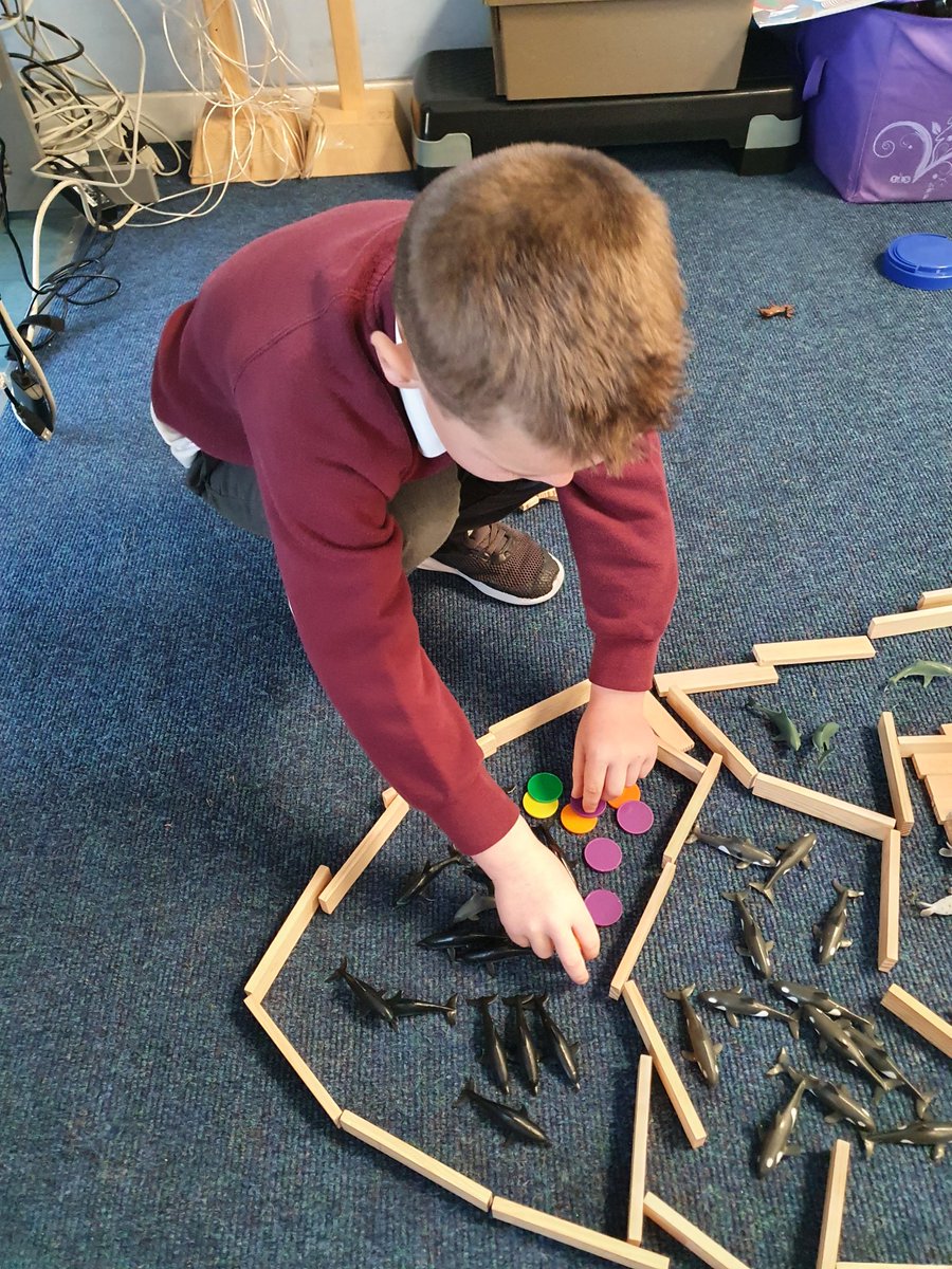 MrsH_84's tweet image. Today we had an aquarium @DrakiesPS with a cafe!Heard a child say "without food they won't survive" so they started 'feeding' the animals. Some animals escaped but luckily the park keepers got them back. Could listen to these children all day! #play #probsolving #play4p1 #kapla