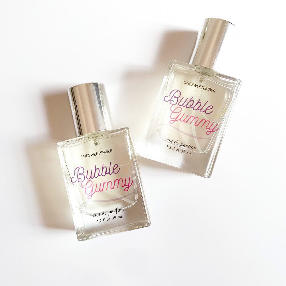 ONESWEETEMBER's tweet photo. READY STOCK✨
Premium Parfum ONESWEETEMBER

* Sweet Vanilla 🧁 (Best Seller)
* Cutie Baby 👶🏻
* Fruity Berry 🍒
* Bubble Gummy 🍭
* Cooling Fresh ❄️
* Minty Green 🌱 (Best Seller)
* Peachy Blush🍑
* Lemon Kiss 🍋

Harga: IDR 55.000 / pcs
Shopee: https://t.co/rh2xUUmcXm https://t.co/maAK0PPUsc