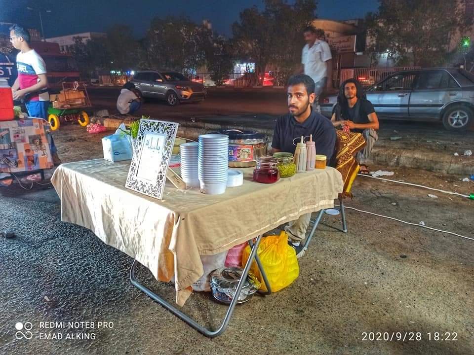 airhab_'s tweet photo. صاحب المشروع ولد خلوق جدا جدا جدا يتعامل مع الناس ب ادب ومن لهجتة قيمت انه متربي خارج اليمن هو طبعا فاتح مشروع للكشري والبليلة  قبال الحجاز وعشان انه الناس الي زي كذا كلنا نحترمها لانه ناس تدور الدخل الحلال وما تدور غير الحلال ��️⁩

يتبع https://t.co/bK4uO4vN4g
