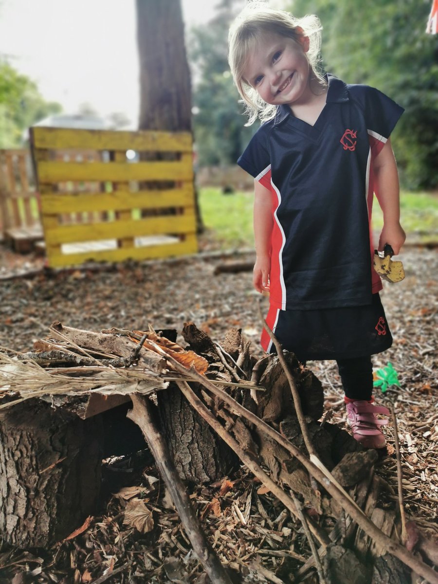 CransleyJuniors's tweet photo. Reception &amp; Year 1 created a hideout for the gingerbread man today, then worked together to excavate part of the woodland classroom #NurtureRelationships https://t.co/3Vf53YEnGw