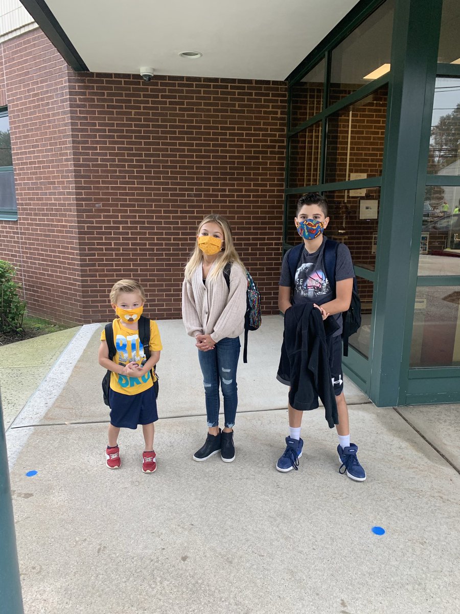MtView07836's tweet photo. Welcome back 4th and 5th graders in cohort A! We are so happy to you back at school! @MountOliveTSD @ZywickiR @melandyk https://t.co/dTQil35vJG