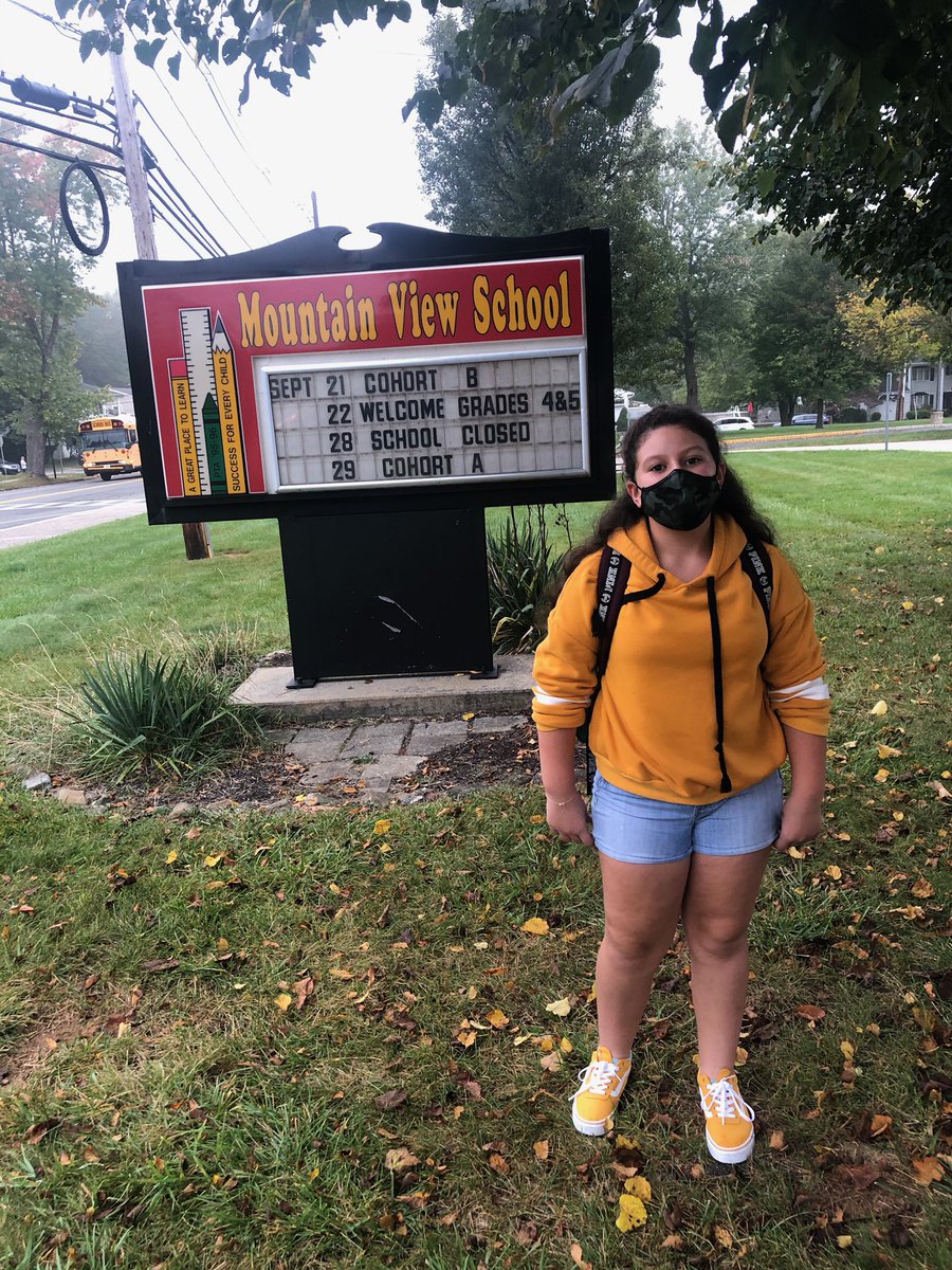 MtView07836's tweet photo. Welcome back 4th and 5th graders in cohort A! We are so happy to you back at school! @MountOliveTSD @ZywickiR @melandyk https://t.co/dTQil35vJG