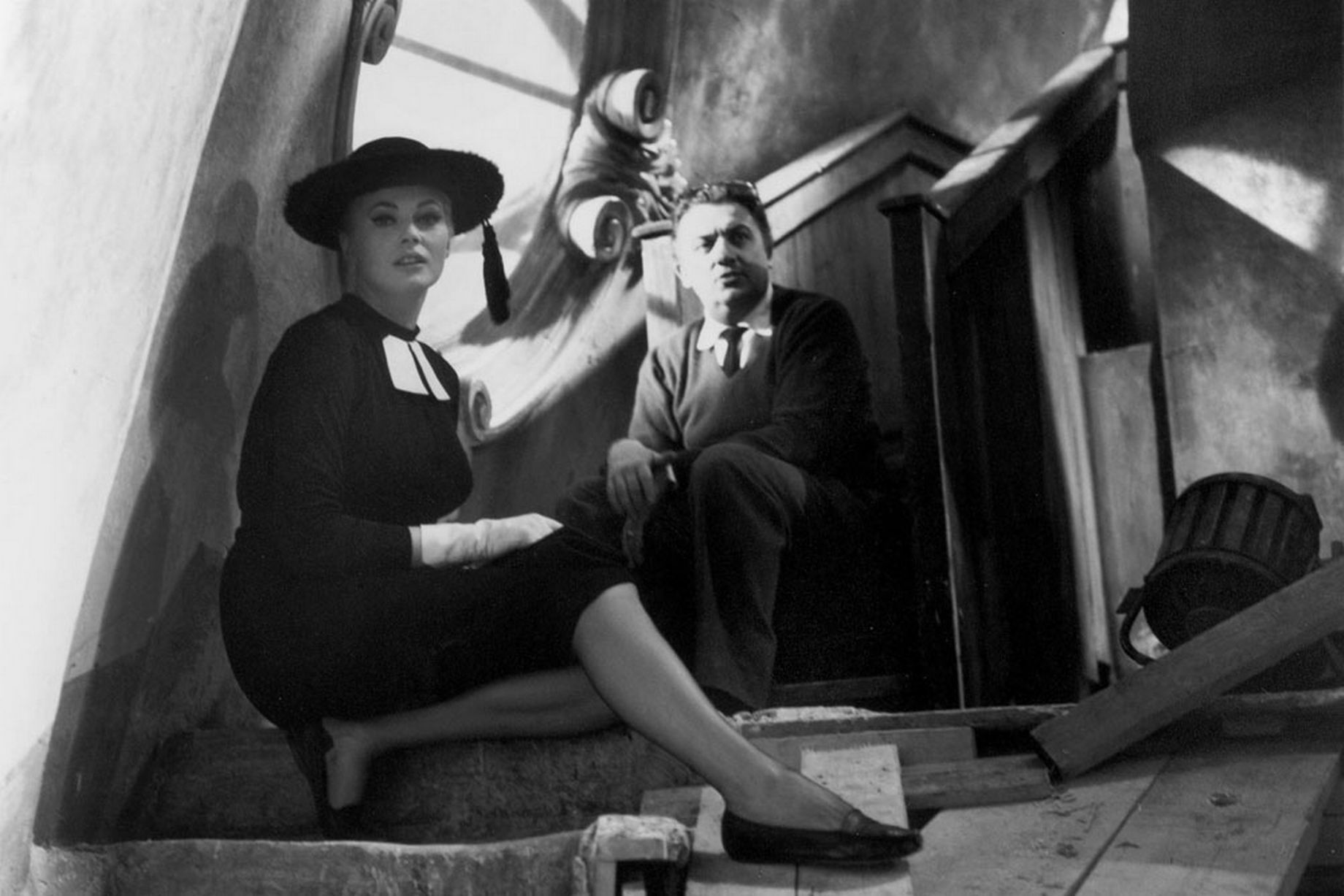 And happy birthday to Anita Ekberg!

Here with Fellini on La Dolce Vita... 