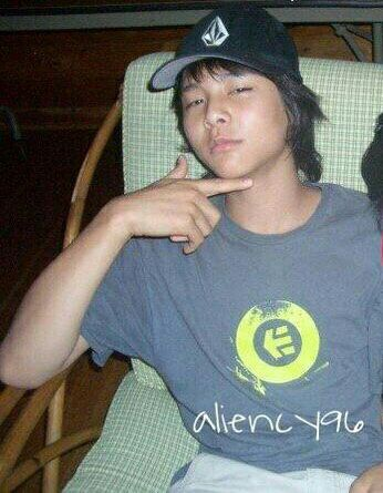 ถ้าแจฮยอนขายก๋วยเตี๋ยว
จฮ : เอาเส้นไร
จน ; ไม่เอาเส้นเล็กเส้นใหญ่ แค่ขอเส้นใจก็พอแล้ว ไม่ต้องเติมน้ำใสไม่จำเป็น ก็แค่เพียงได้เห็นหน้าเธอ ก็ใสพอ ฉันเองไม่หรูไม่หล่อ
แต่ฉันดีพอจะเหมาทั้งใจเธอ