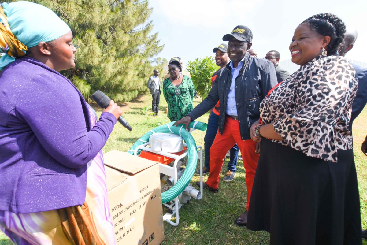 WilliamsRuto's tweet photo. During the empowerment of more than 70 youth and women groups from Nairobi County in the company of MPs @KiarieJohn (Dagoretti South), @nixon_korir (Lang’ata), @KIMANIICHUNGWAH (Kikuyu), @HonJumwa (Malindi), George Theuri (Embakasi West), Benjamin Mwangi (Embakasi Central),... https://t.co/AJu7kynjWe