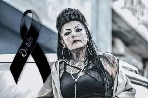 Safaeraoriginal's tweet photo. Justicia para #CarmenCaramelo ella por ser chola merece ser gritado su nombre no por ser chola o tener tatuajes no merecía justicia
Claro merece justicia por qué era una mujer como todas su vida fue arrebatada brutalmente yo gritaré tu nombre Carmen Caramelo 
#NiUnaMenos https://t.co/k03MFXdpBh