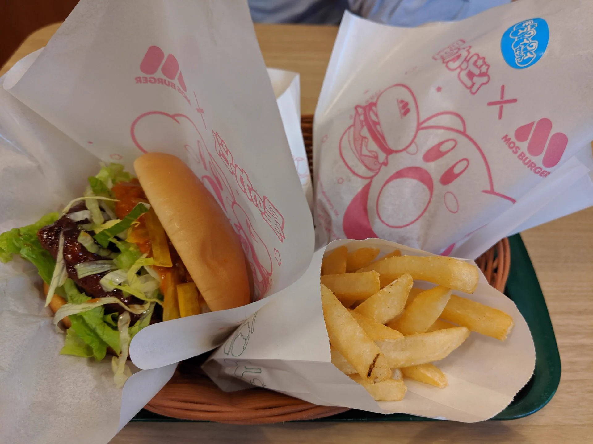 @mos_burger 先日、行きました〜！
カービィがモスバーガー吸い込むと、どんな能力付加が？！ 