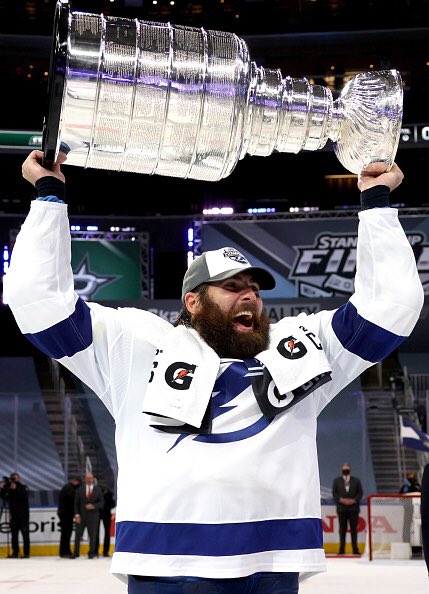 The Hometown Hero makes his city proud yet again. Atta boy, <a href="/patmaroon/">Pat Maroon</a>. #BackToBack #StanleyCup