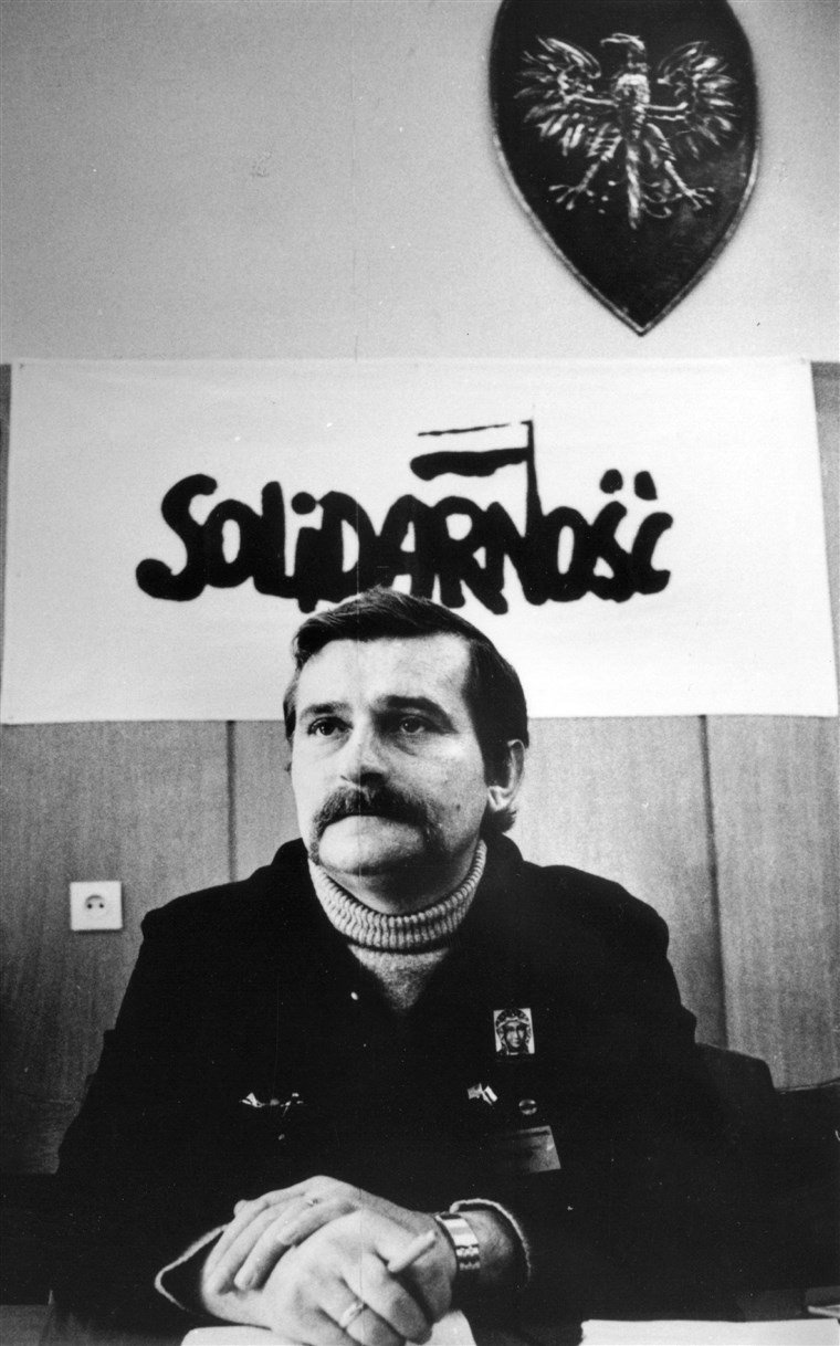 Lech Wa  sa 29.09.1943 

Happy Birthday   