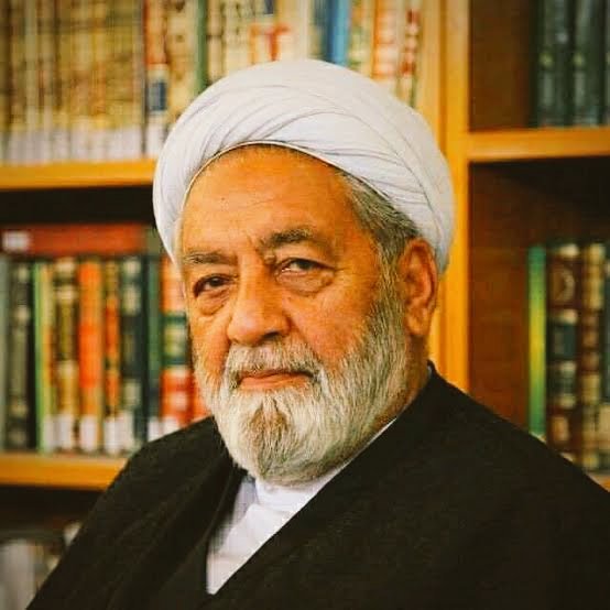 kumailansari's tweet image. Abaji would dress in a white turban n black robe, the attire that always personified his character and life. He led his life on the path of Imam Hussain (as) till he breathed. Not even day goes by when u arnt missed.
The legend of Molvi Sahab will live on forever.