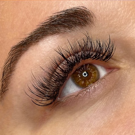 Lashes for days!!! 😱
Fancy getting #lashextensions?

Book an appointment with our amazing aesthetician/lash artist Kimberli now! bit.ly/340HwGL