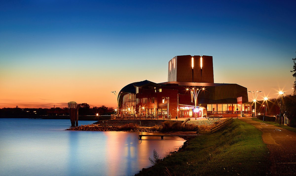 Helaas is er nog enige onduidelijkheid over het door kunnen laten gaan van de voorstelling van Henry van Loon vanavond. We vragen nog even ieder zijn/haar geduld en informeren zo spoedig mogelijk per mail en sms-alert. Onze excuses voor het ongemak.