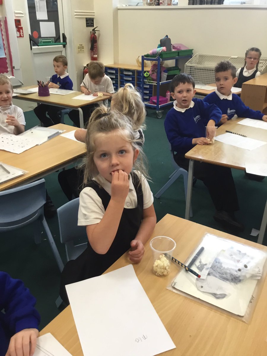 TroonWillow's tweet photo. Using our 5 senses to eat popcorn. https://t.co/iF0j8in6UJ