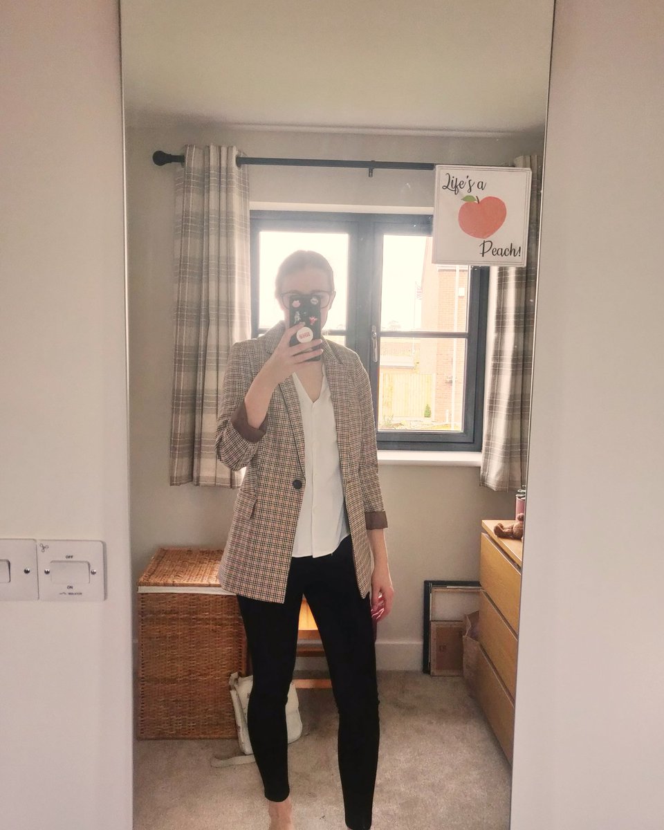 Charlotte_Psych's tweet photo. New oversized blazer for work 😍 #teacheroutfit #workoutfit #teachertwitter https://t.co/LIz81h1XcR