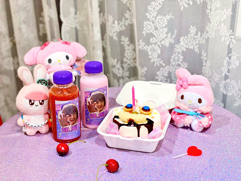 jjong_party's tweet photo. 𝑺𝒑𝒆𝒄𝒊𝒂𝒍 𝑫𝒓𝒊𝒏𝒌👼
차가운 딸기 우유 한잔 
쫑몽에이드

𝑫𝒆𝒔𝒔𝒆𝒓𝒕 𝑪𝒂𝒌𝒆🎂
지옥에서 돌아온 케이크 https://t.co/In5cPDnh0C