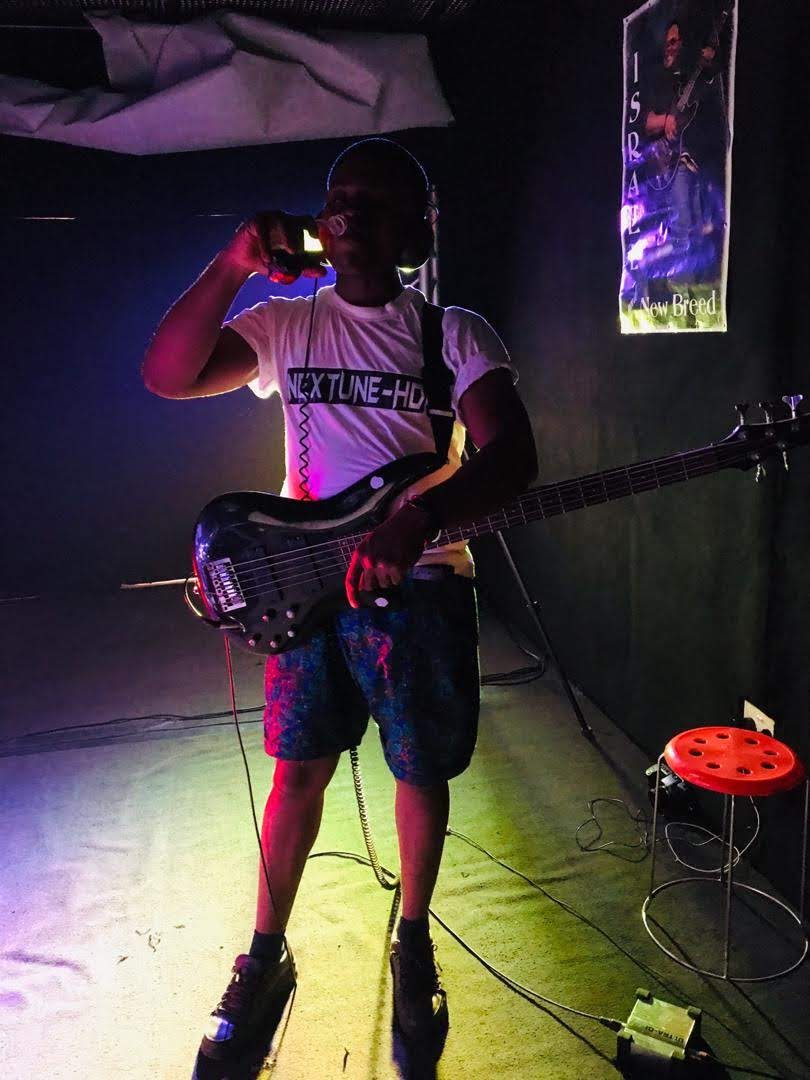 kennyjeezzy's tweet photo. Guys meet the Bass Guitarist @NEXTUNEHD BAND. Contact me let's make your event spicy @07037816375. @jeezzyglobalkoncept https://t.co/mSx8RzDvqI