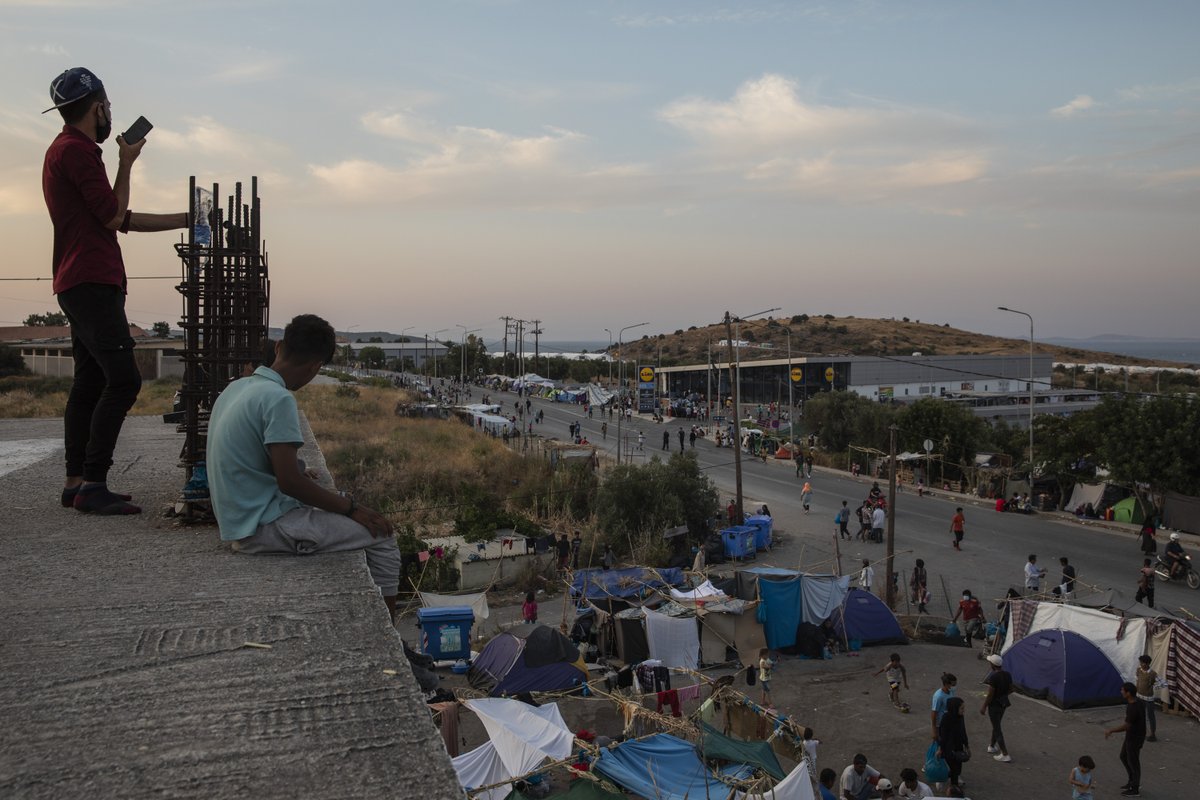 FundacioFCB's tweet photo. Three weeks after the #Moria fire in Lesbos, 8,500 people live in a new refugee camp where they do not have showers, electricity or clean water.
Just under half are minors.
#BarçaFoundationForRefugees #NoChildOffside https://t.co/bxUEFp5CKQ