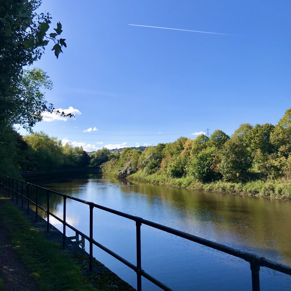 Not the most picturesque section of the #Derwent, with industrial noise and the constant thrum of the A1 and the roads around the #metrocentre, but Iām lucky to have somewhere like this to walk on a day like today. #dailywalk #autumn https://t.co/3EYG3ec2zn