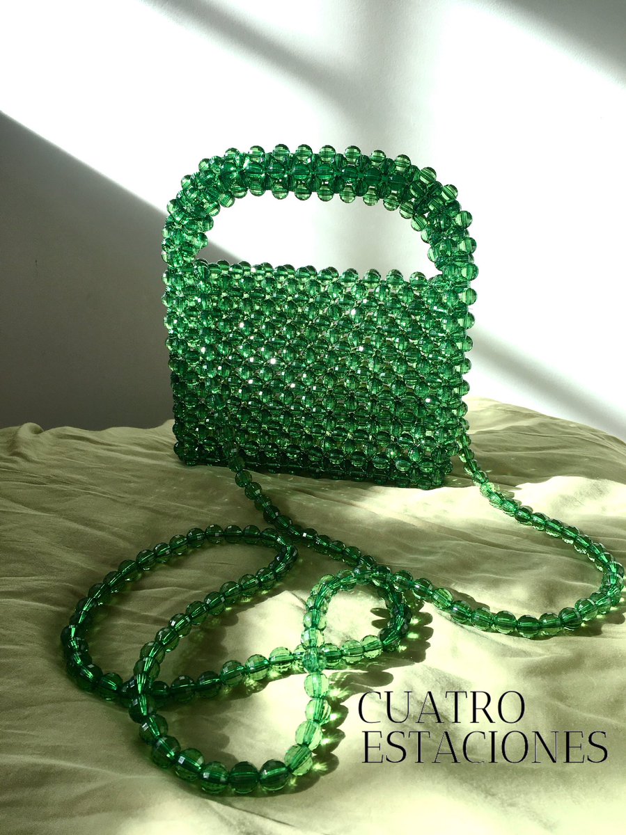 nathyosorio's tweet photo. Hello! Tengo un emprendimiento de beaded bags divinos🥺😍 Me ayudarían mucho con darle follow y rt!💕 @cuatroestacionesn https://t.co/aDpXsuAdd6