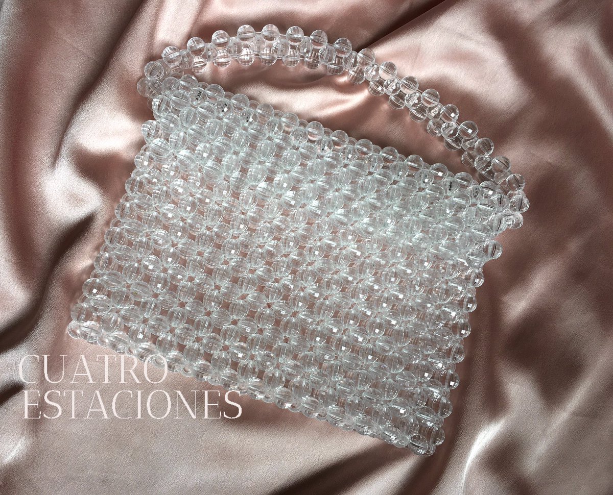 nathyosorio's tweet photo. Hello! Tengo un emprendimiento de beaded bags divinos🥺😍 Me ayudarían mucho con darle follow y rt!💕 @cuatroestacionesn https://t.co/aDpXsuAdd6
