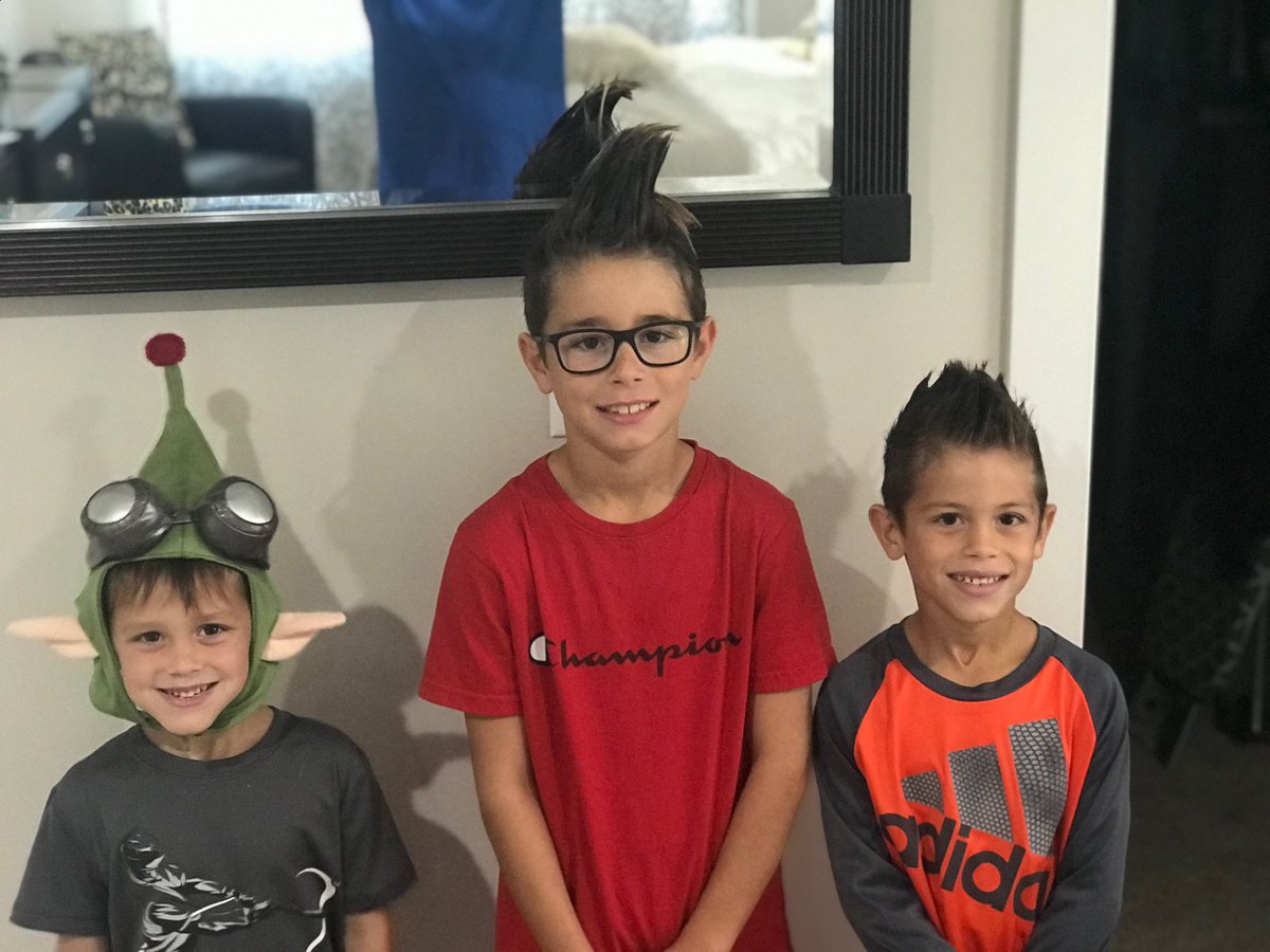 caponigri_n's tweet photo. Crazy hair/hat day. #stonestrong4 #ASD4ALL https://t.co/7v04Fn7VSY