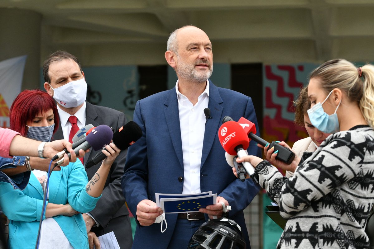 Happy to see Skopje’s residents increasingly using bikes to get about. Improved biking infrastructure will boost this trend. “Velostad” bike-parking, which we helped inaugurate today, is a great way to do just that.
#BeActive