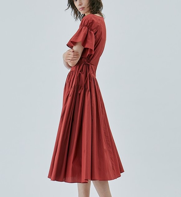 Fashion Express 松岡茉優 さん衣装 おカネの切れ目が恋のはじまり 只今放送中 カネ恋 3話で 松岡茉優さんがデート用に縫ったワンピースはこの服をリメイクしたものだと思います 玲子さんのワンピは袖に花柄の布がトリミングしてありま Fashion Express 松岡茉優 さん衣装 おカネの切れ目が恋のはじまり 只今放送中 カネ恋 3話で 松岡茉優さんがデート用に縫ったワンピースはこの服をリメイクしたものだと思います 玲子さんのワンピは袖に花柄の布がトリミングしてありま