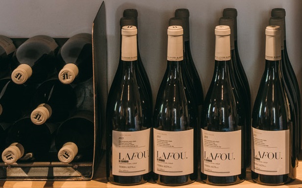 lafouceller's tweet photo. LaFou El Sender 2017, 95 punts i medalla d'or al Concurs Internacional Decanter World Wine Awards 2020 🏅
El seu nom ens remet al camí que acompanya les vinyes de Mas Gabrielet #or #medalla #concurs #internacional #lafou #elsender #Batea #TerraAlta @doterraalta @DecanterAwards https://t.co/XfoQR2QYVq