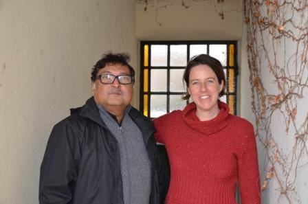 BulitDolores's tweet photo. Profes argentinos: no se pierdan la oportunidad de participar del nuevo experimento de Sugata Mitra sobre exámenes e Internet. El del agujero en la pared, la escuela en la nube, la "educación mínimamente invasiva". En la foto, el día que armamos un SOLE en Tierra Fértil. https://t.co/wpMw0REVao
