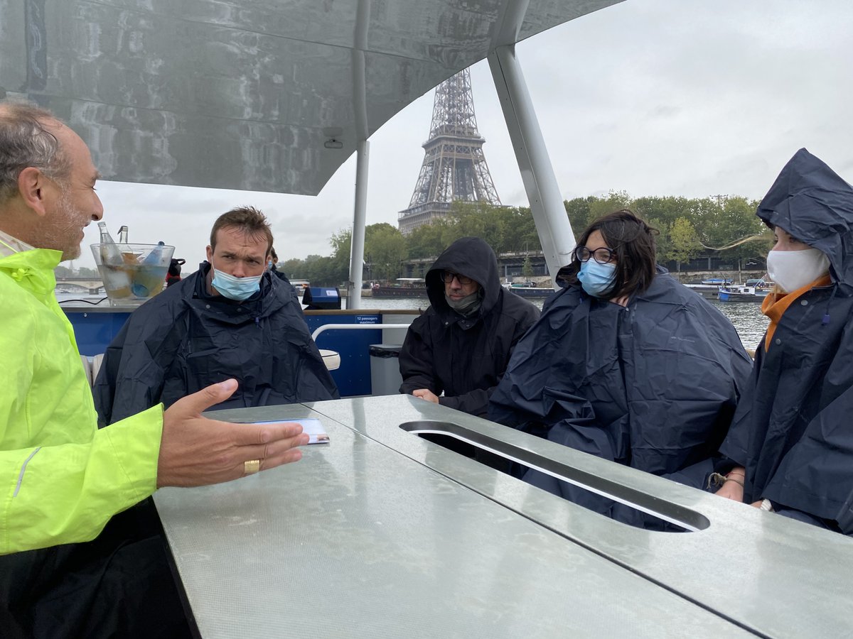 Dans cette période si dure, heureux d'avoir échangé avec <a href="/Celia_Blauel/">Célia Blauel</a>, adjointe à la maire de <a href="/Paris/">Paris</a> en charge de la Seine à bord d'un bateau électrique de <a href="/GreenRiverBoats/">Green River Cruises</a>. 
#TransitionEcologique #MixitéDesUsages #LogistiqueUrbaine #SeineVerte nouveaux usages du fleuve. 🌧️🚿🏊🏼‍♂️