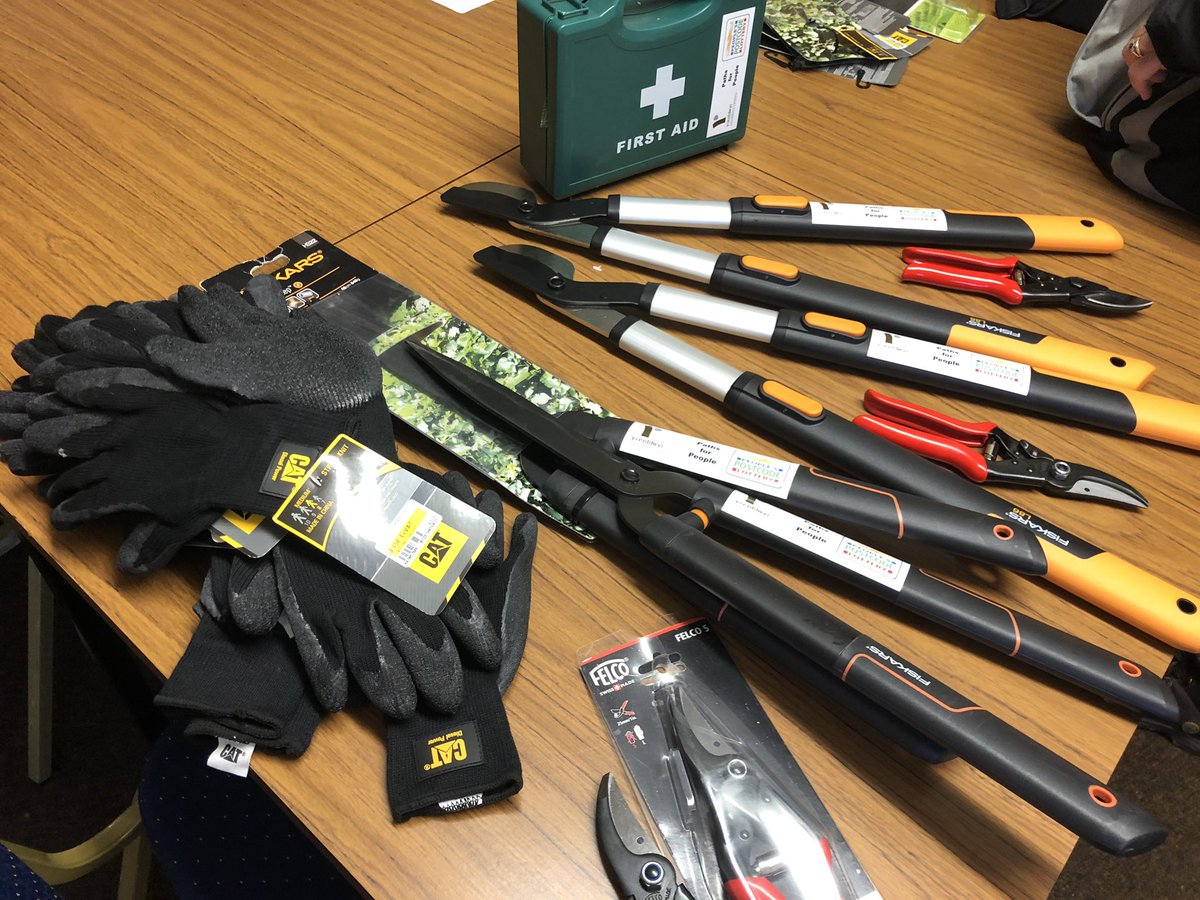 RamblersCymru's tweet photo. As we get close to launching our #pathsforpeople project in Coychurch Lower we called in to donate tools and to do some vegetation management with the #volunteers. All in partnership with @BridgendCBC and supported by @PostcodeLottery #community #volunteering #publicrightsofway https://t.co/lJ17S3wrkE