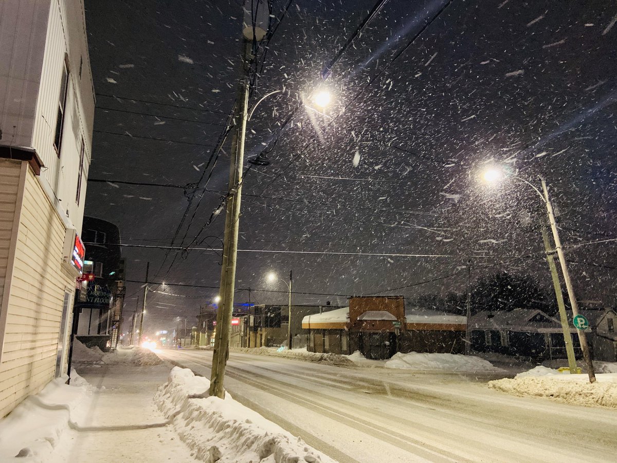 gorgeous_pix's tweet photo. Canadian cities; winter soon!. From u/PlagueLords on Reddit #wintersoon #canadiancities #winter https://t.co/hAA4Aqs6iK
