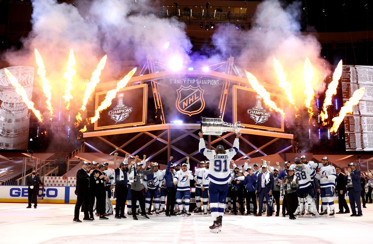 Picture perfect moment for Steven Stamkos (<a href="/RealStamkos91/">Steven Stamkos</a>) and the 2020 #StanleyCup champions, the <a href="/TBLightning/">Tampa Bay Lightning</a>!