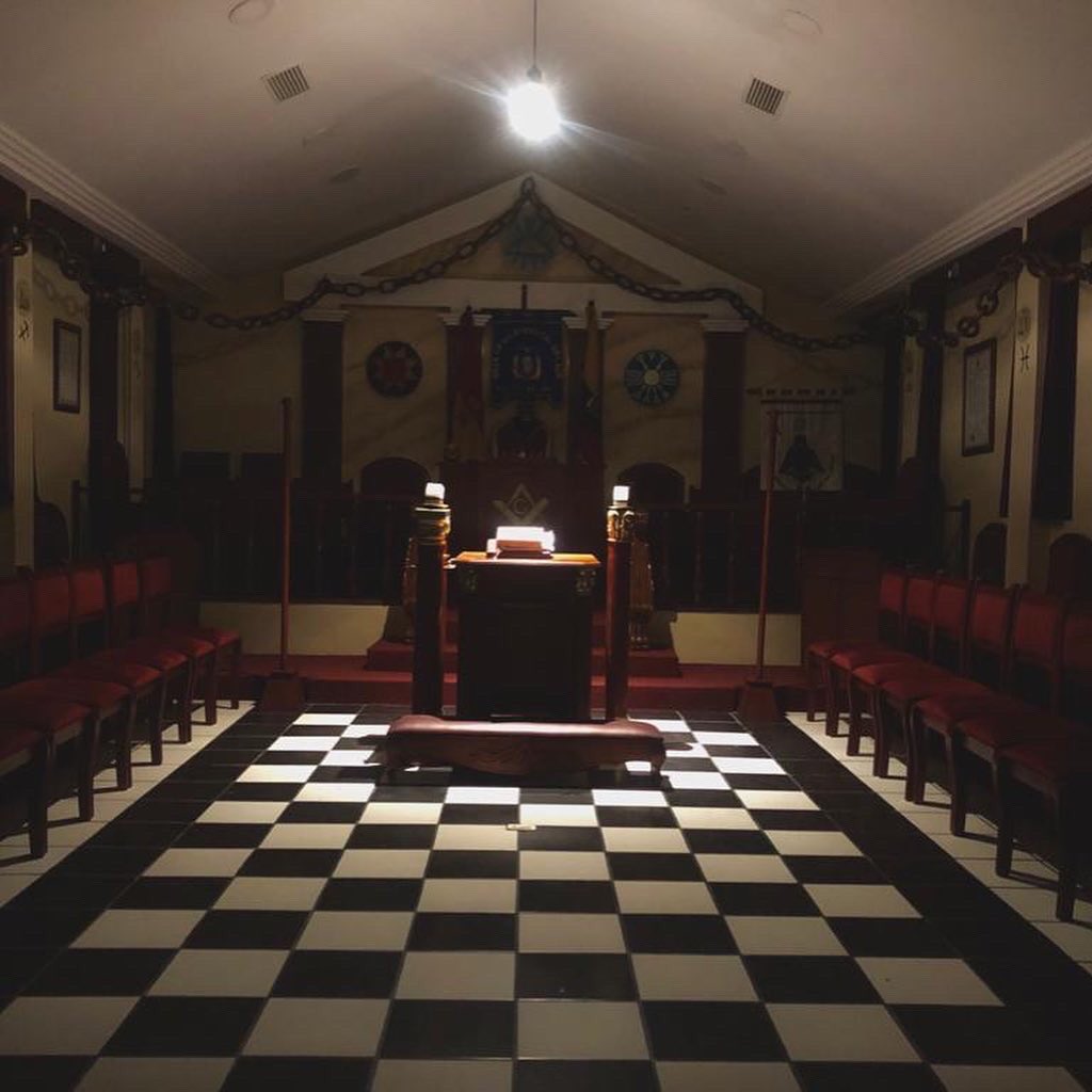 logia_sur's tweet photo. Gran Templo de la Muy Respetable Gran Logia Distrital del Sur de la República del Ecuador, esperando retornar a nuestras actividades logiales #masonictemple #masoneriauniversal #freemasonryhistory #freemasonrysquared #masoneria https://t.co/u6X8heiBdp