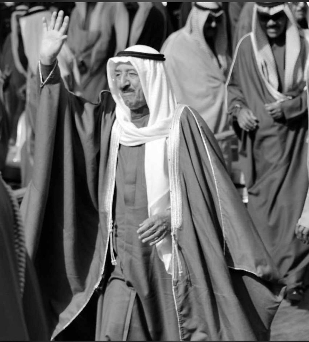 رحم الله بشوش الوجه وطيّب القلب ،
رحم الله رجل الحكمة وأمير الانسانية
ومن اتفق الجميع على محبته

#الشيخ_صباح_الأحمد_الصباح