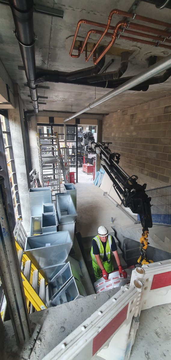 Gatwick_Group's tweet photo. Installing Heating and Air Handling Equipment to various levels of Brighton Uni's new build using our #HIABXS1058 and #FlyJibAttachment.  It helps to have the right equipment, skilled staff and meticulous planning. #logistics #solutions #hiabhire #hiabtransport #contractlift https://t.co/7gcDJz4oPW
