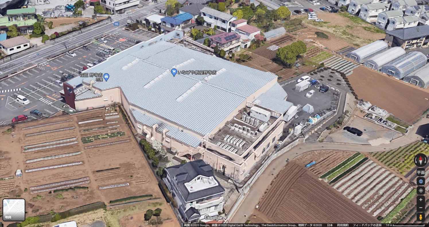用地買収に失敗？？そのまま強引に建てちゃった系の異形スーパー。